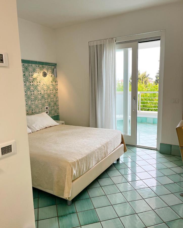 Ganimede Hotel Сперлонга Стая снимка