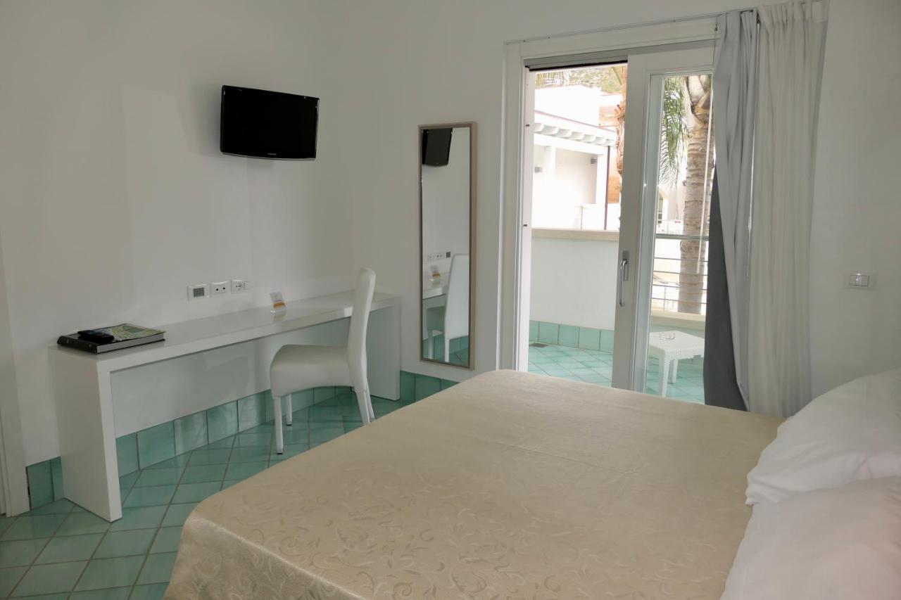 Ganimede Hotel Сперлонга Екстериор снимка