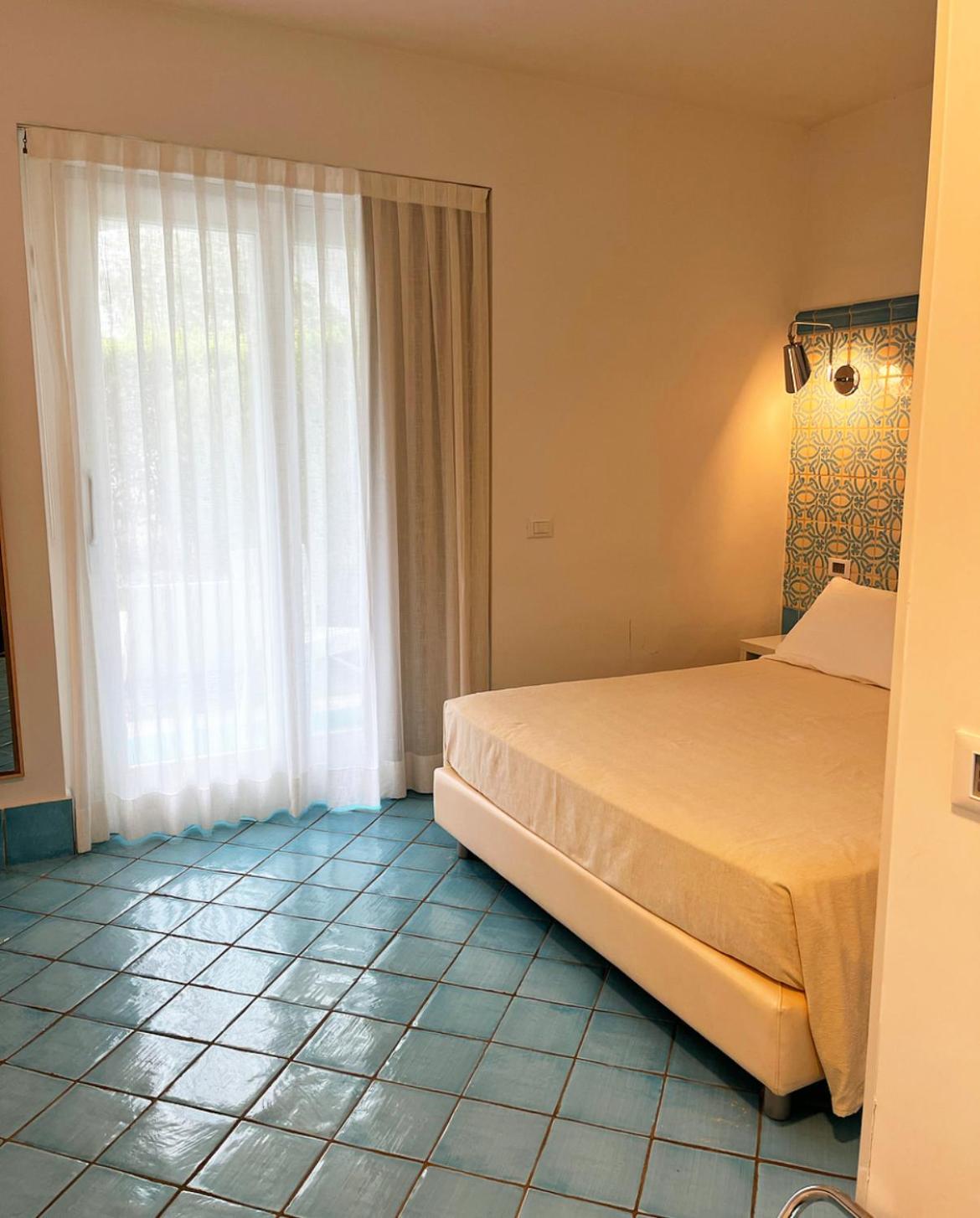 Ganimede Hotel Сперлонга Стая снимка