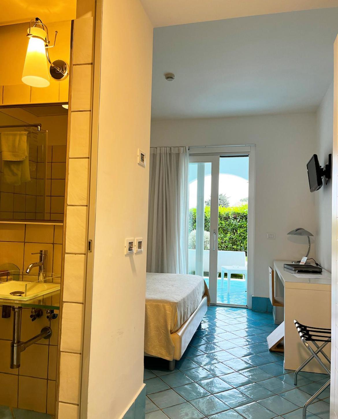 Ganimede Hotel Сперлонга Стая снимка